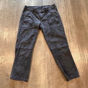 Women’s Supplies Brand Black /gray Cargo Capri Pants Size 8/10. No Size Tag
